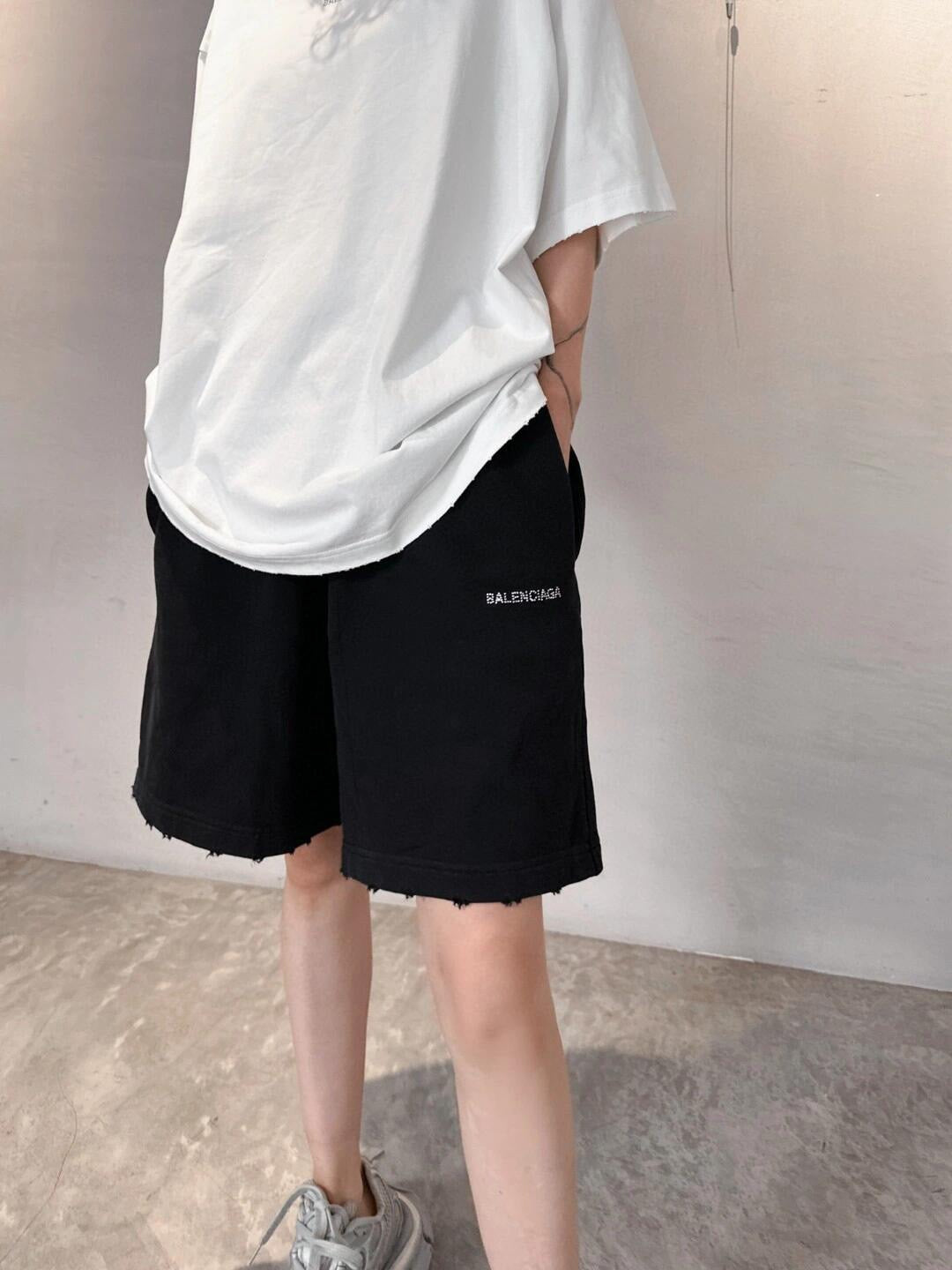 2026 New GS Rhinestone-Embellished Shorts (MM022-A70)