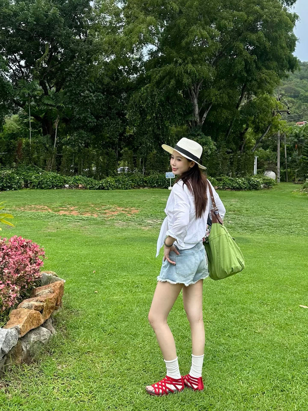 2026 Women’s GS Embroidered Leather Denim Shorts (EE422)