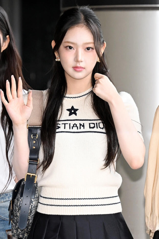 2026 Women's GS Embroidered Short-Sleeved Sweater (DD132)