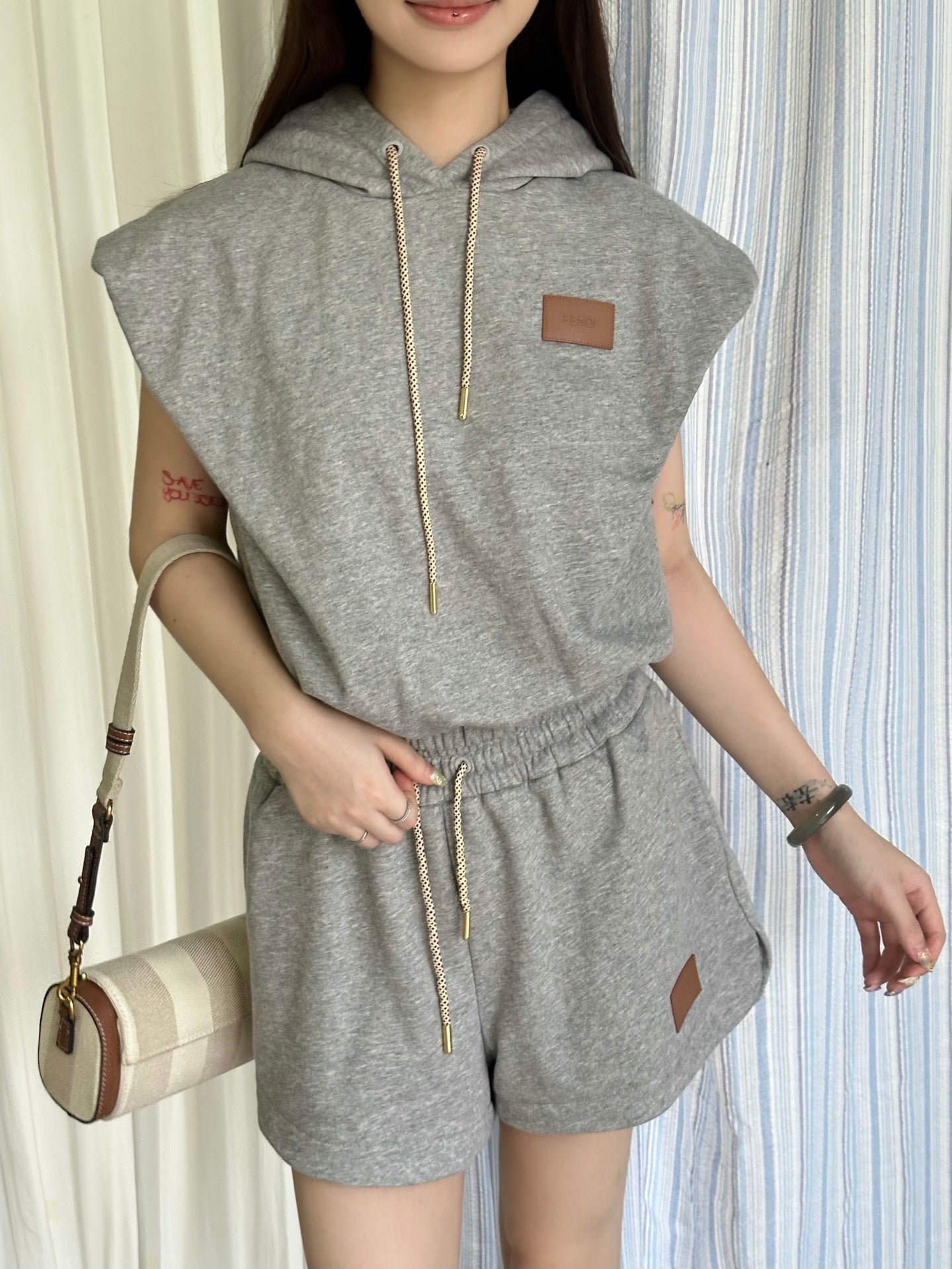 2026 Women's GS Leather Sleeveless Hooded Sweatshirt (EE431)