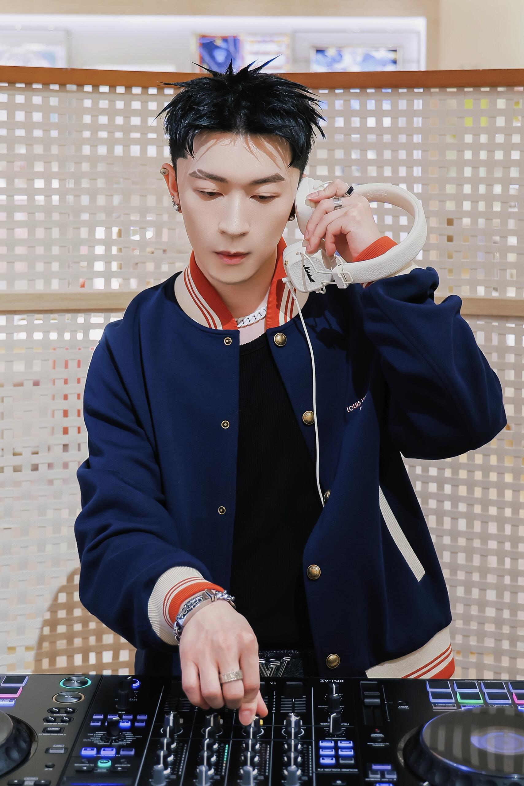 2026 New Model GS Embroidered Color-Contrasting Baseball Jacket (AA666-B60)