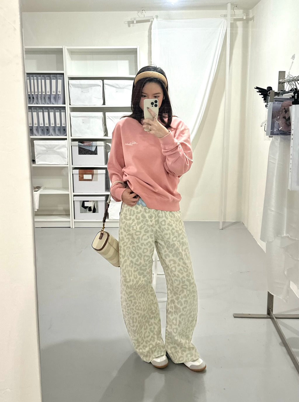 2026 Women's GS Embroidered Logo Sweatshirt (EE447)