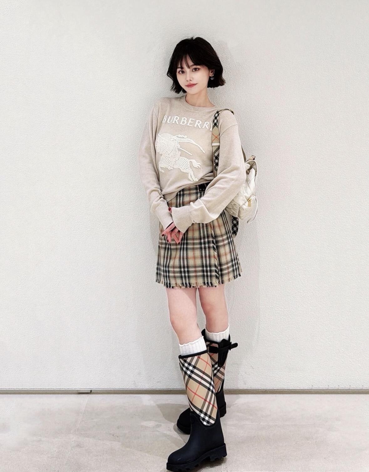 2026 Women's GS Logo Sweater (DD143)