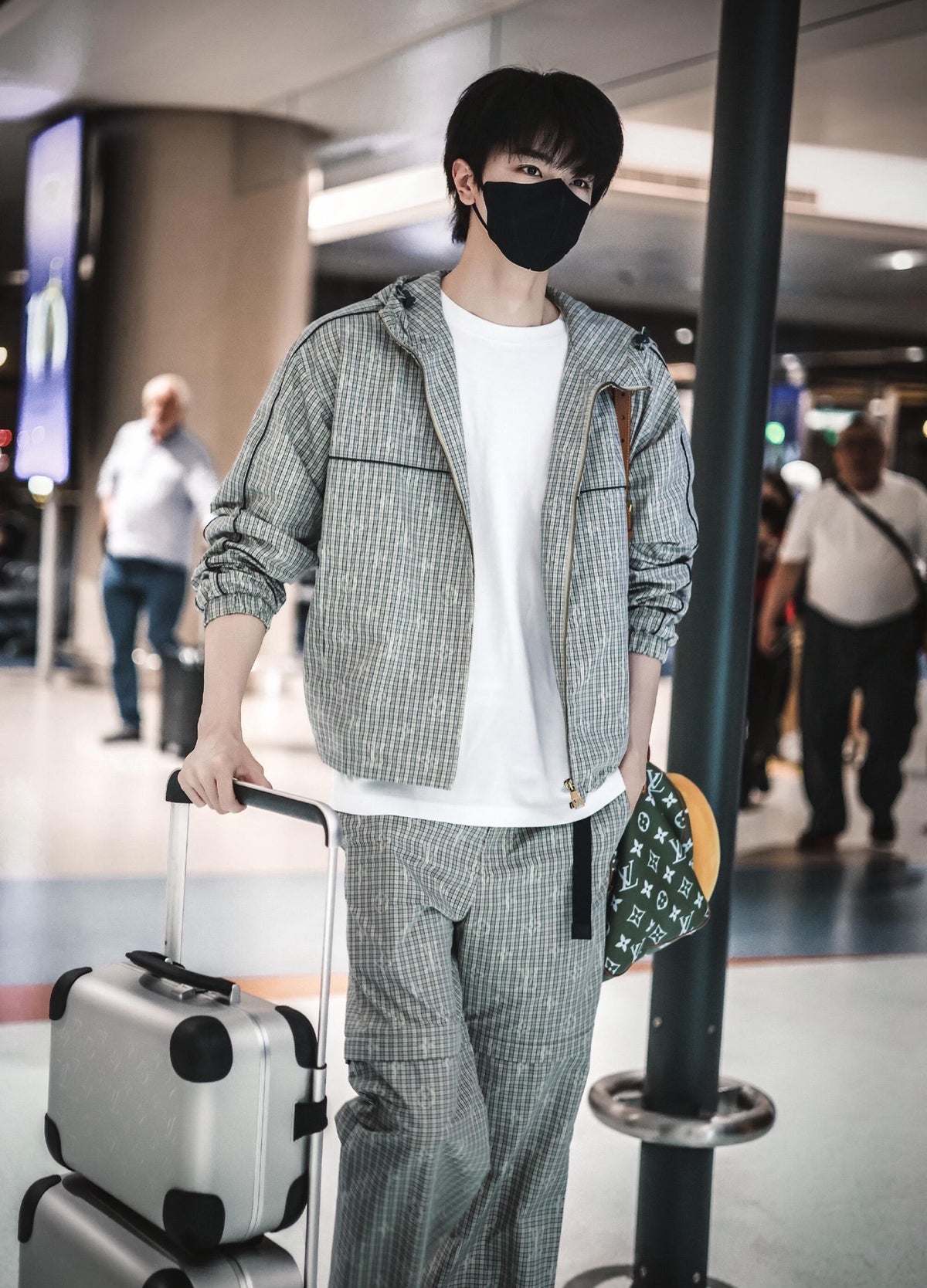 2026 New Model GS Logo Checkered Hooded Jacket (AA678-C15)