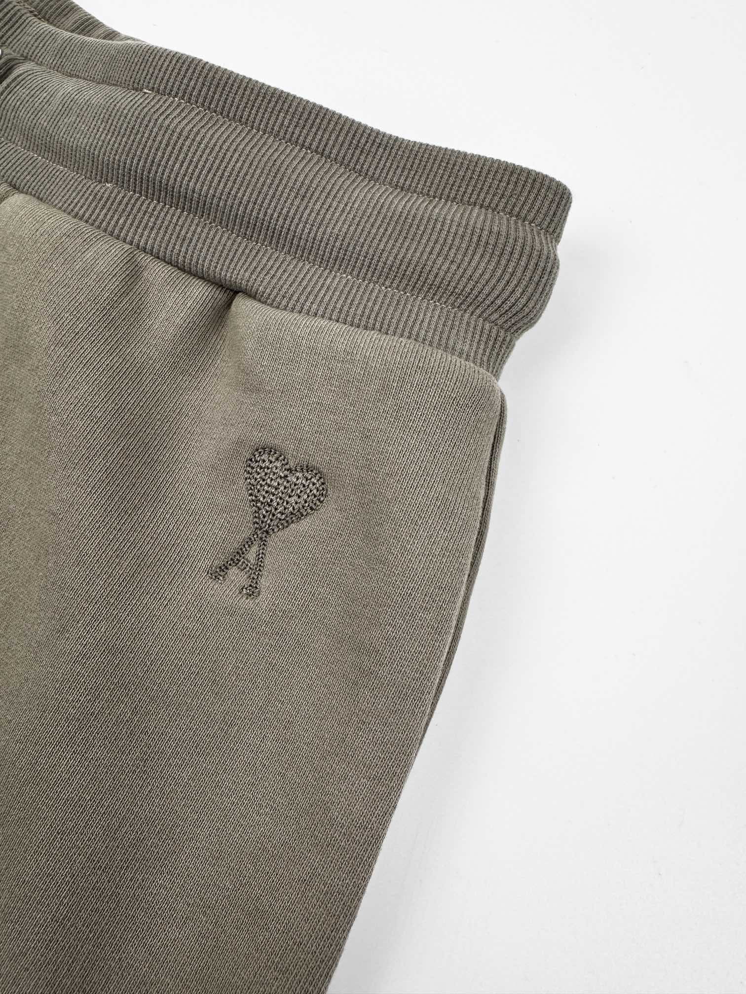 2026 New GS  Heart Embroidered Shorts (MM037-A50)