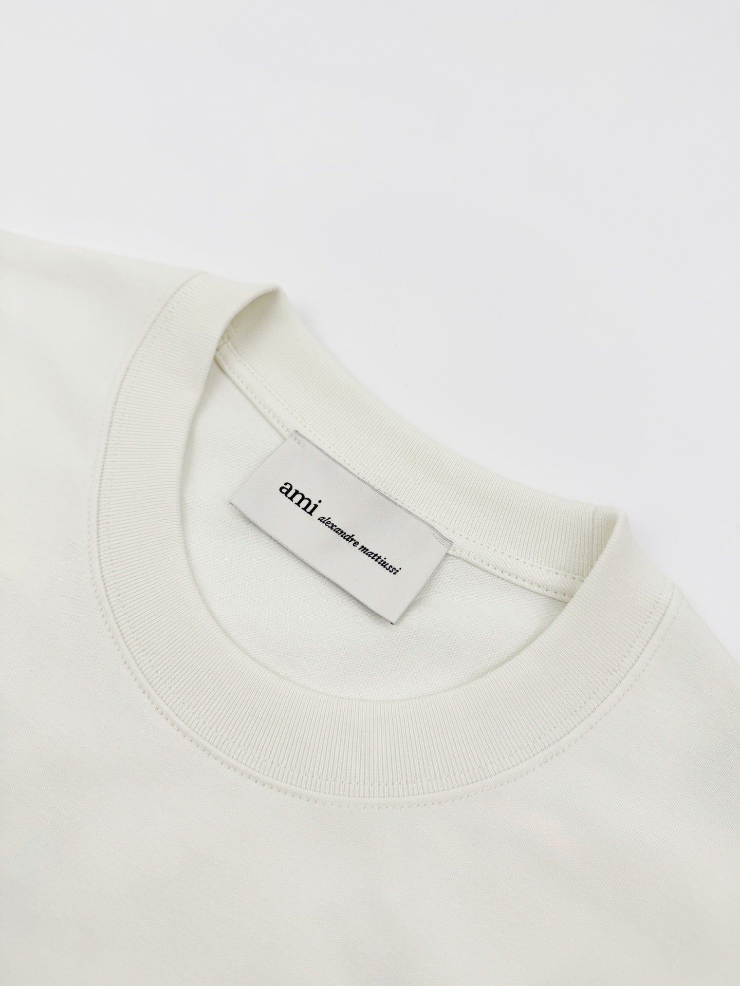 2026 New GS  Short-Sleeved T-Shirt with Heart-Shaped Text Print (AA555-A00)