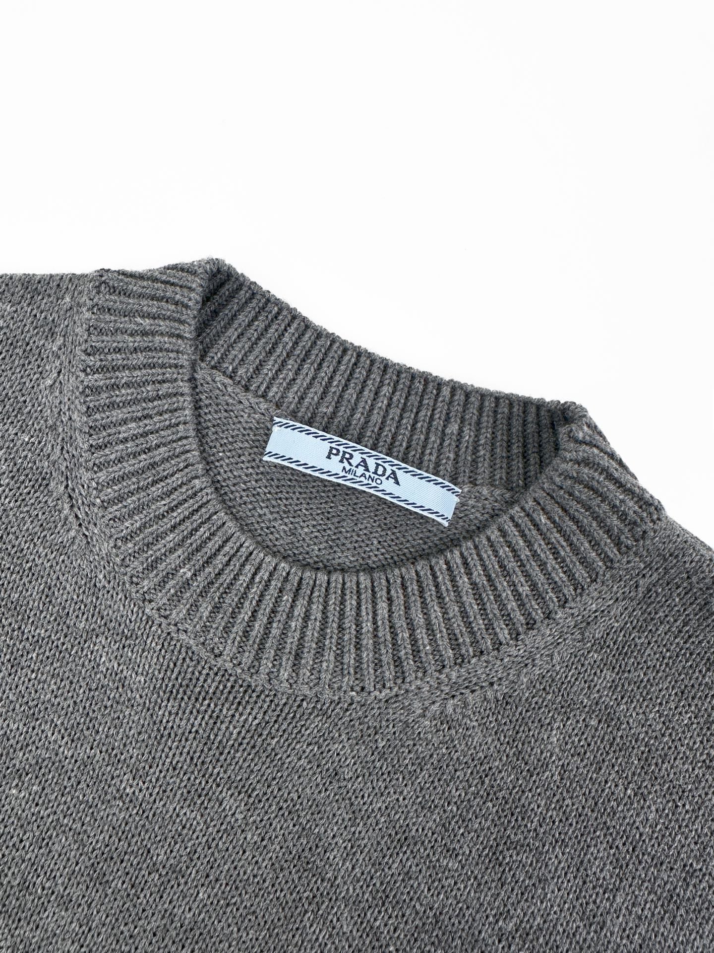 2026 Women’s GS Embroidered Cropped Jumper (FF734)
