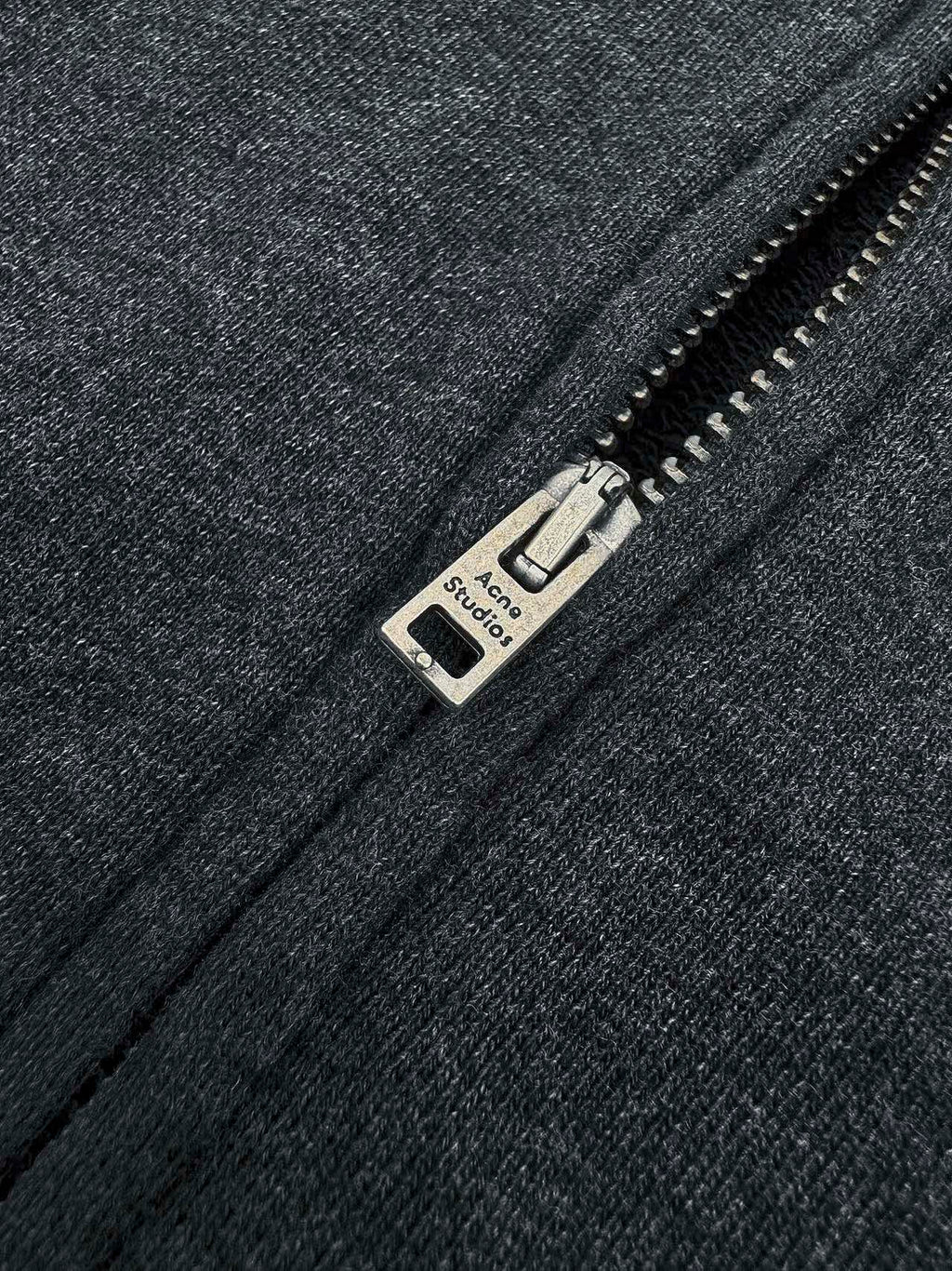 2026 New GS Distressed Logo Zip-Up Jacket with Holes (25303-B75)