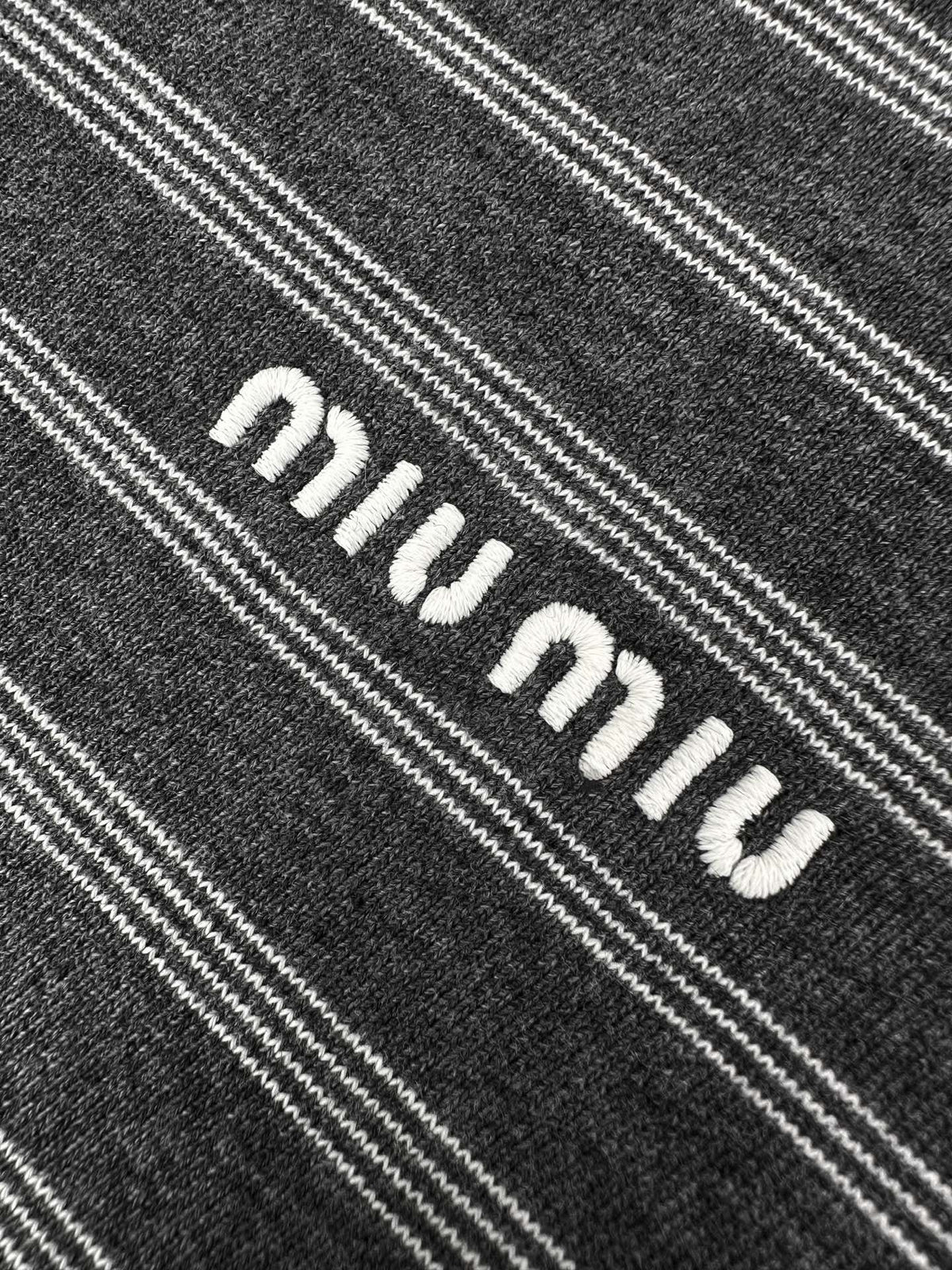 2026 New GS Logo Striped Zip-Up Jacket (CC7019-C15)