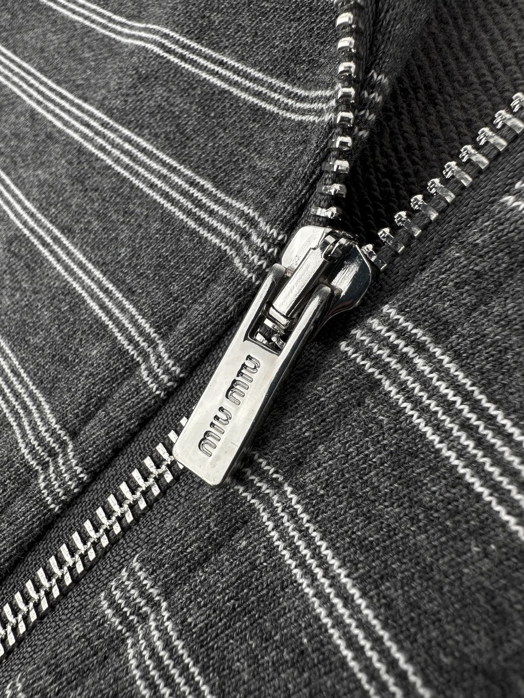 2026 Women's GS Logo Striped Zip-Up Coat (FF820)