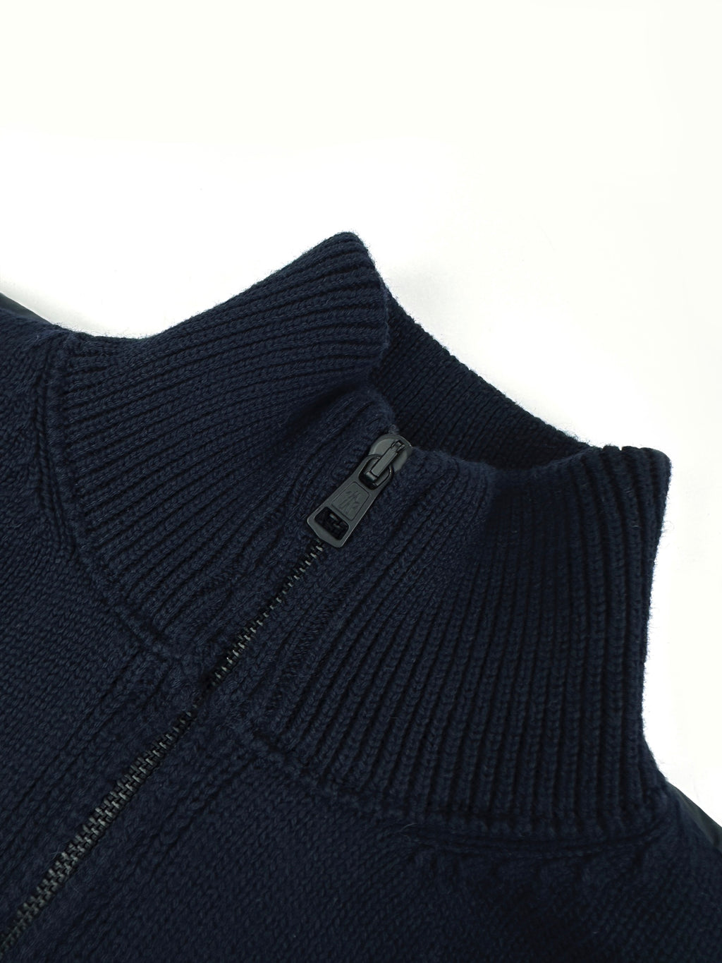 2026 New Model GS Logo Sweater with Quilted Down Jacket (AA634-C80)