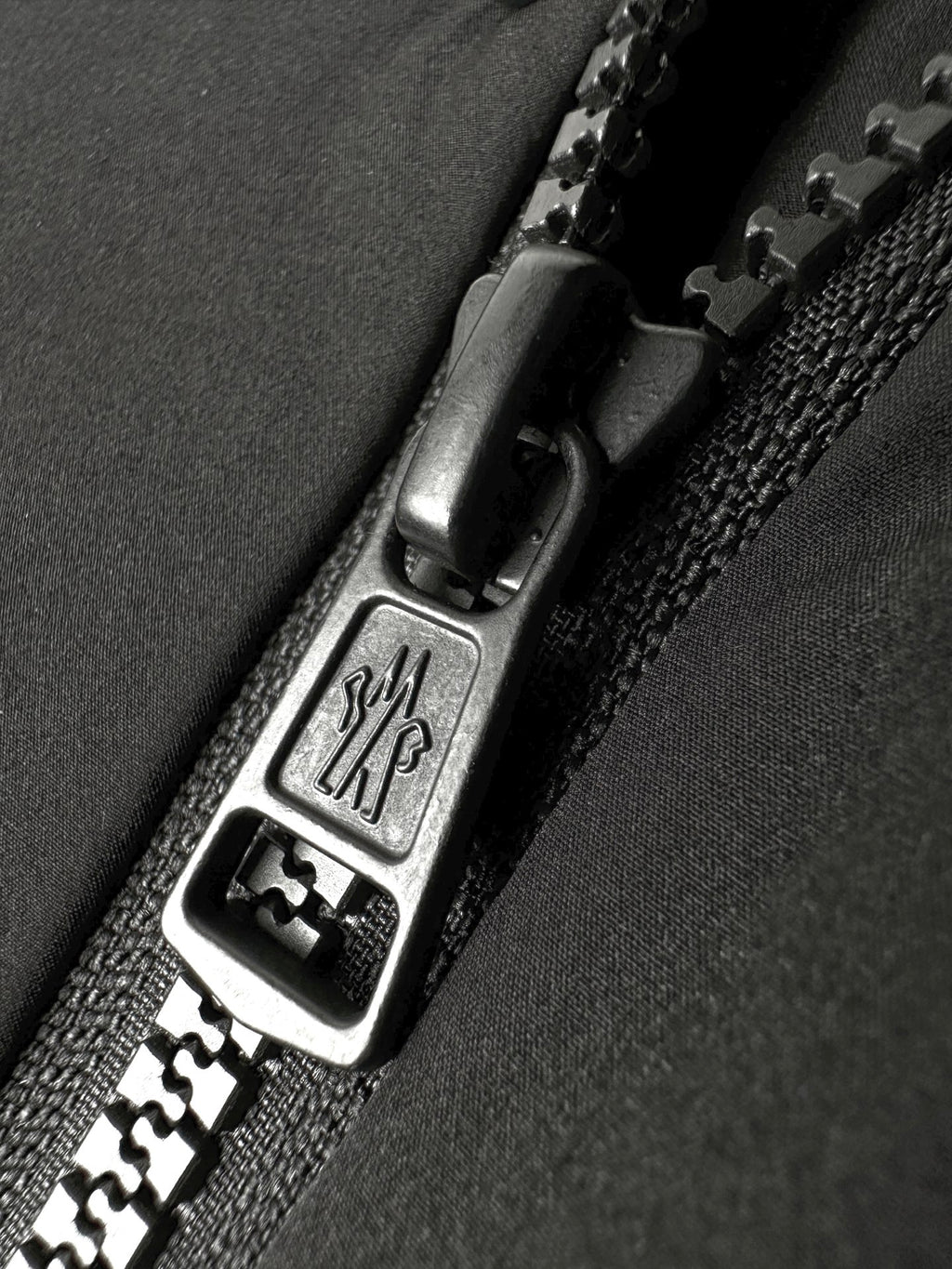2026 New GS Leather Patch Logo Down Jacket (AA679-D35)